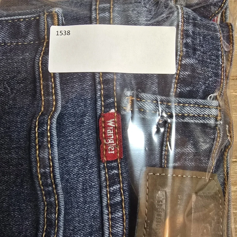Wrangler Jeans Men's 40x30 Regular Fit Medium Rinse